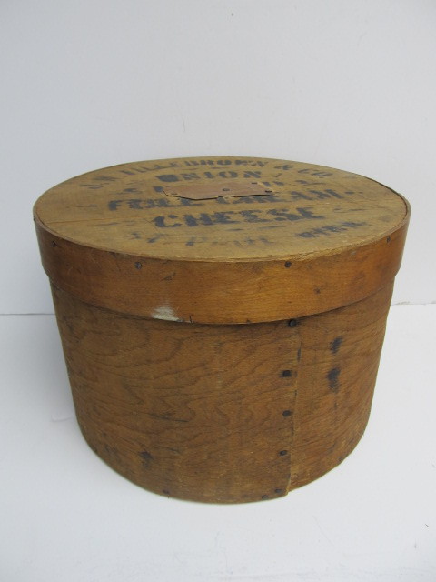 lot 219 image: Large Antique Primitive Bentwood Cheese Box wAdvertising