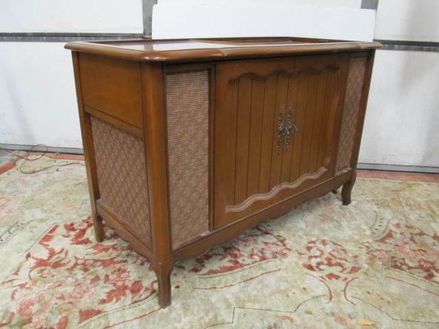 Vintage Mid Century Magnavox Stereo Turntable Console Cabinet