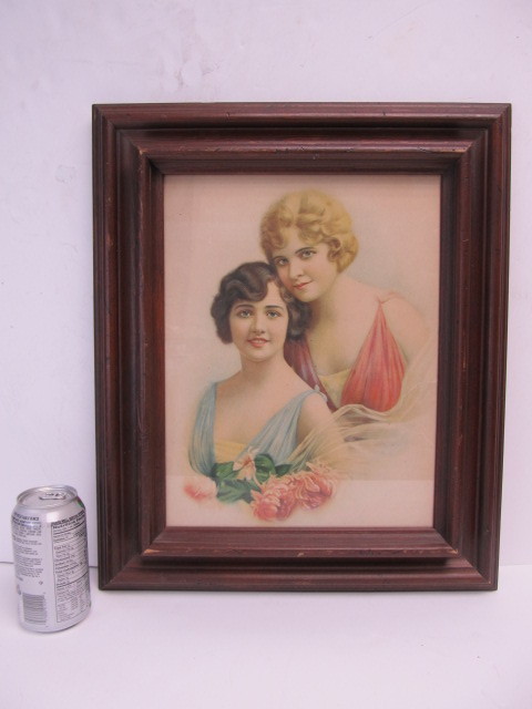 lot 240 image: Vintage 1920 Framed Litho Portrait - Twin Sisters