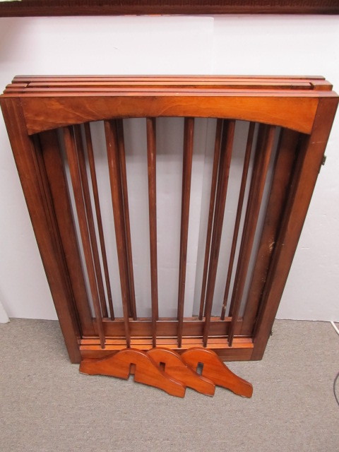 lot 246 image: 5 Panel Folding Pet Gate wOpening door