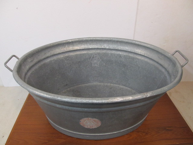 lot 136 image: Large SULO Galvanized Metal Oval Tub wHandles