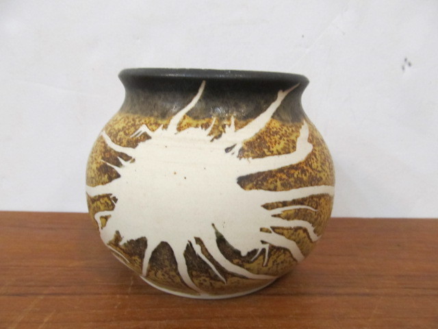 lot 95 image: NIce Studio Art Pottery Small Round Mustard Seed Vase w Explosive Abstract Marked