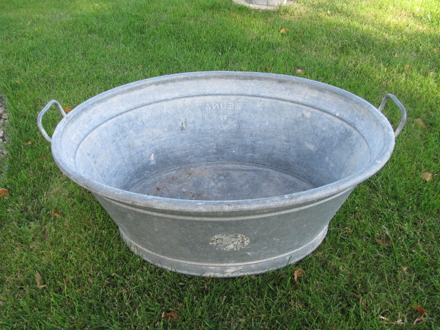 lot 137 image: Large ZEUNA Galvanized Metal Oval Tub wHandles
