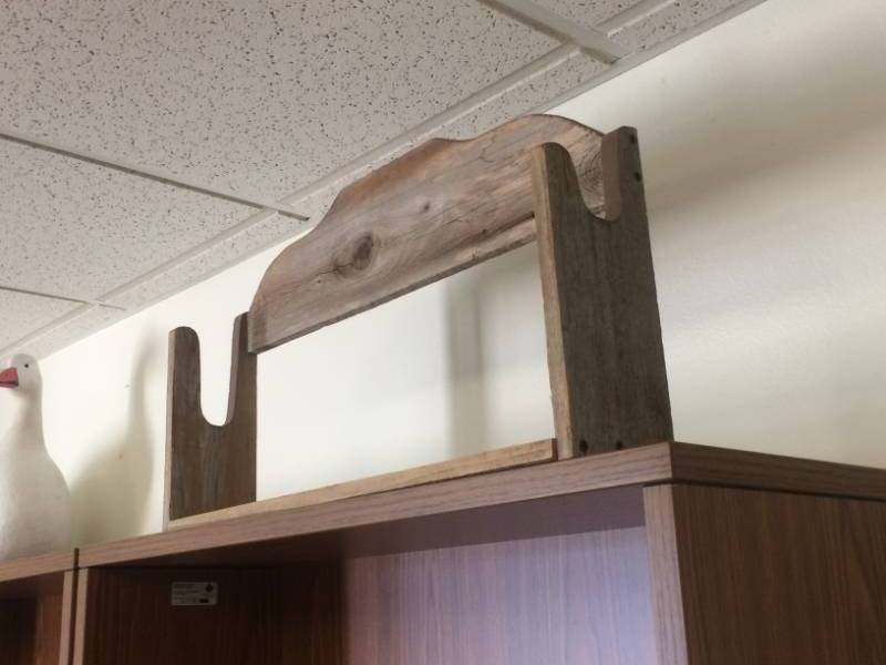 lot 43 image: Wood Gun Rack
