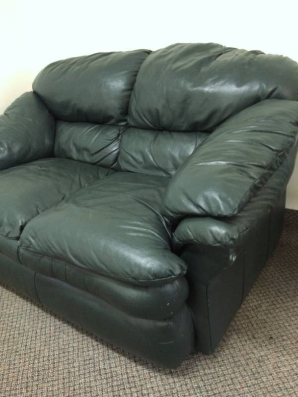 lot 24 image: Hunters Green Leather Loveseat - Excellent Condition