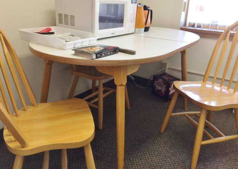 lot 60 image: Oak Kitchen Table & 3 Chairs - Good Condition Correction there are the 3 Chairs not 4
