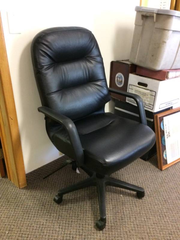 lot 12 image: MSRP $400 High Quality&nbspHON Leather Executive Chair - Pillow-Soft Series High-Back Office Chair, Black - Excellent Condition