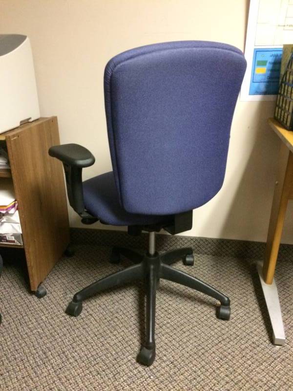 lot 18 image: Another Great High Quality HON Ergonomic Multi Adjustible Task Chair - Great Condition