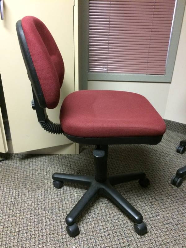 lot 20 image: Office Star Task Chair - Great Condition