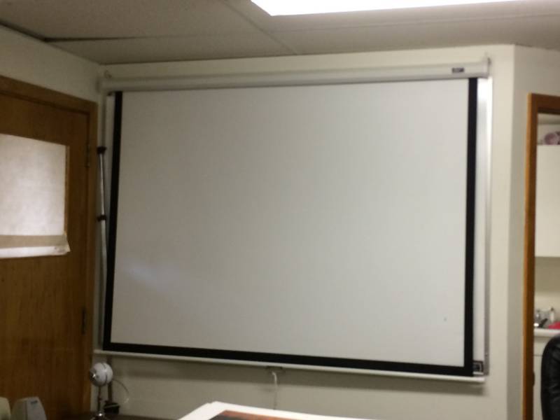 lot 99 image: Elite Screens Manual Pull Down Screen - Great Condition With Stand