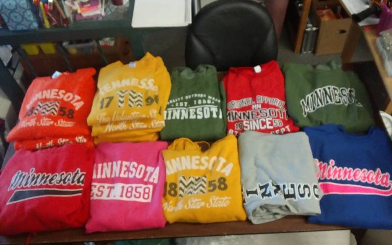 lot 1 image: Lot Of Minnesota Sweatshirts - Size XL