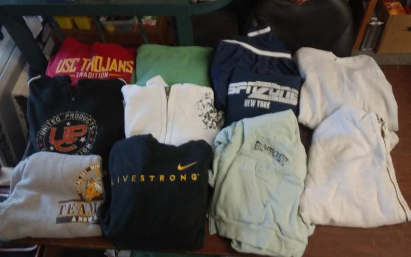 lot 4 image: 11-Assorted Hoodies Size XLXXL