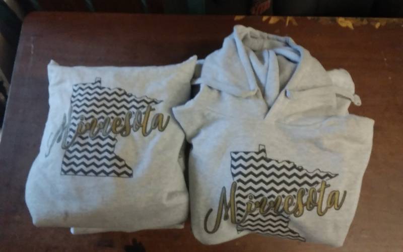 lot 5 image: 12 (All Same Design) Minnesota Hoodies - Size XL