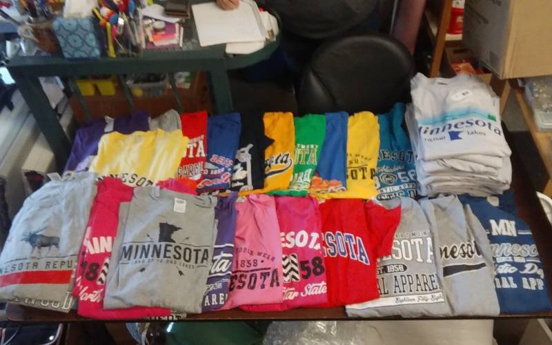 lot 6 image: 45-Assorted Minnesota T-Shirts - Size XL