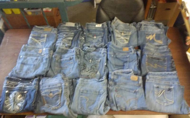 lot 8 image: 15-Pair Juniors Jeans (Most Size 1112) Some Larger