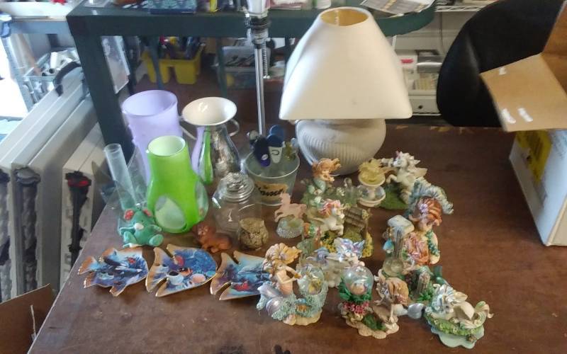 lot 37 image: Home Decor, Lamp, Figurines
