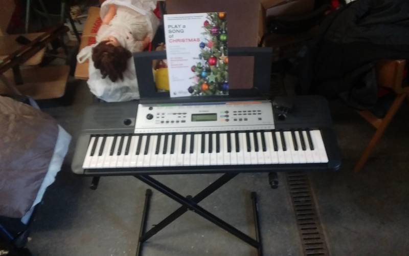 lot 41 image: Yamaha YPT255 Electric Keyboard With Power Cord, Stand & Music Book