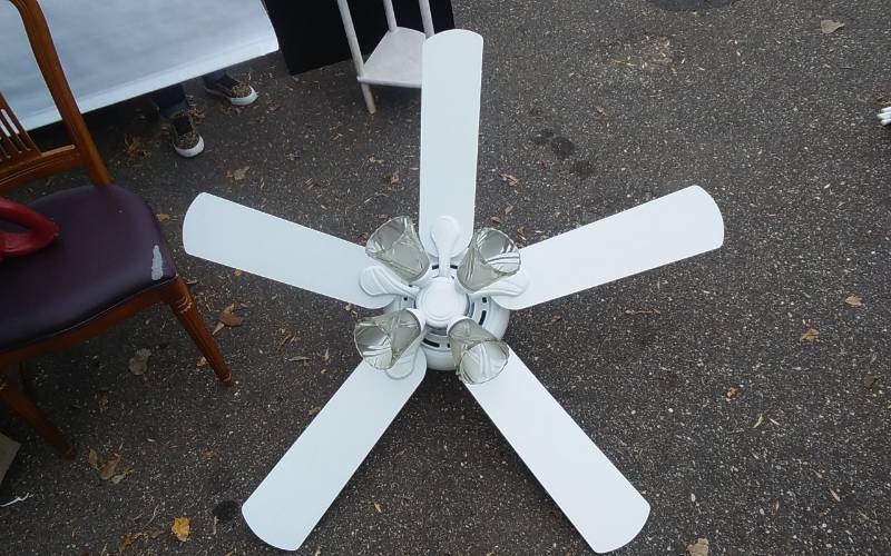 lot 45 image: Hampton Bay Ceiling Fan With Light