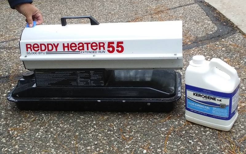 lot 5 image: Reddy Heater 55,000 BTU WJug Of Fuel