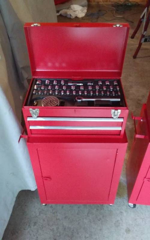 lot 6 image: Rolling Tool Chest With Contents