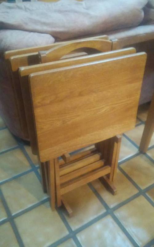 lot 33 image: Set Of 4-Wood TV Trays With Rack