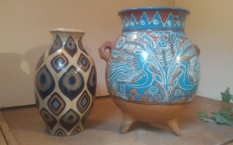 lot 44 image: 2-Piece Pottery
