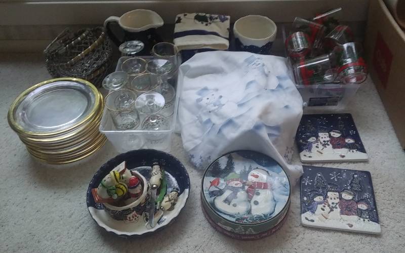 lot 70 image: Snowman Dish Wares, Holly Goblets & Cocktail Glasses