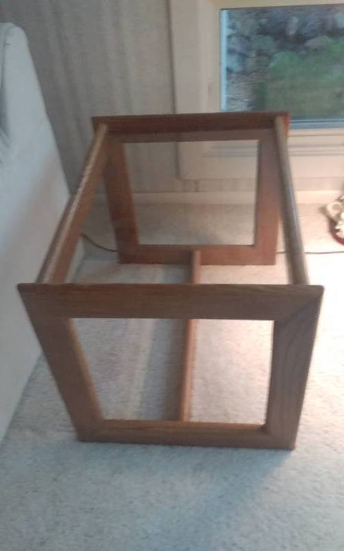 lot 75 image: Glass Top Side  25x20x20 (Matches Lot# 74)