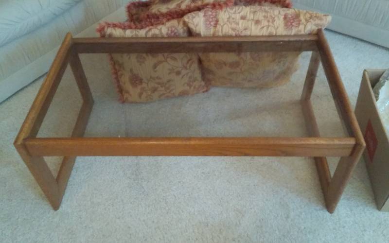 lot 74 image: Glass Top Coffee Table 42x24x16 (Matches Lot# 75)