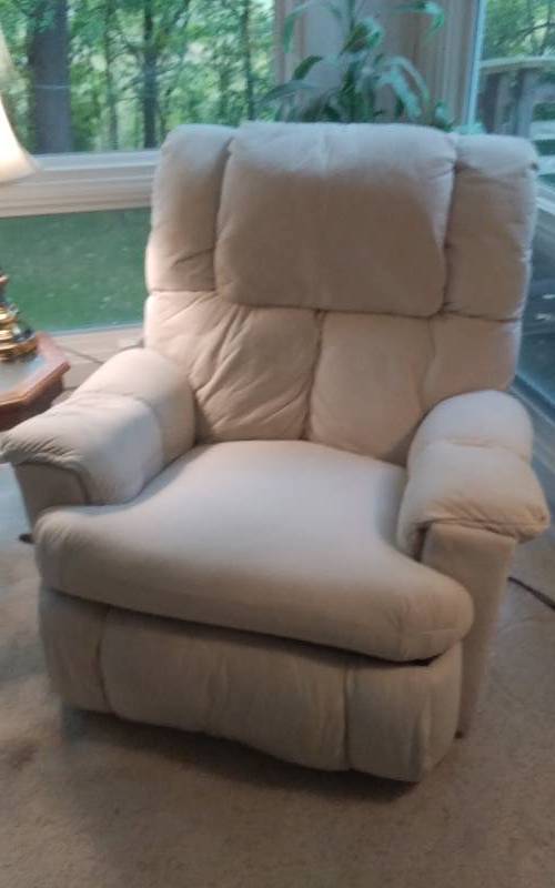 lot 80 image: Ultra Suede Bone Color Recliner Chair
