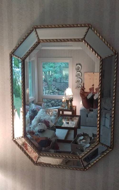 lot 81 image: Beveled Edge Mirror 22x30
