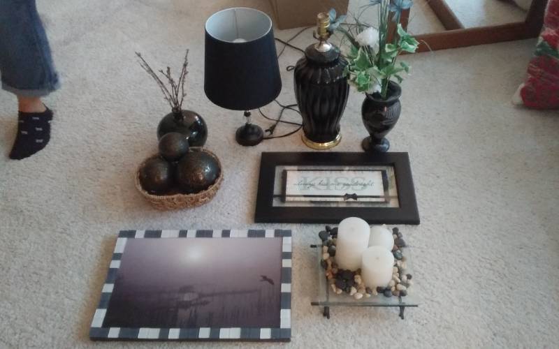 lot 82 image: Decor Lamps, Spheres, Candles, Center Piece, Pictures
