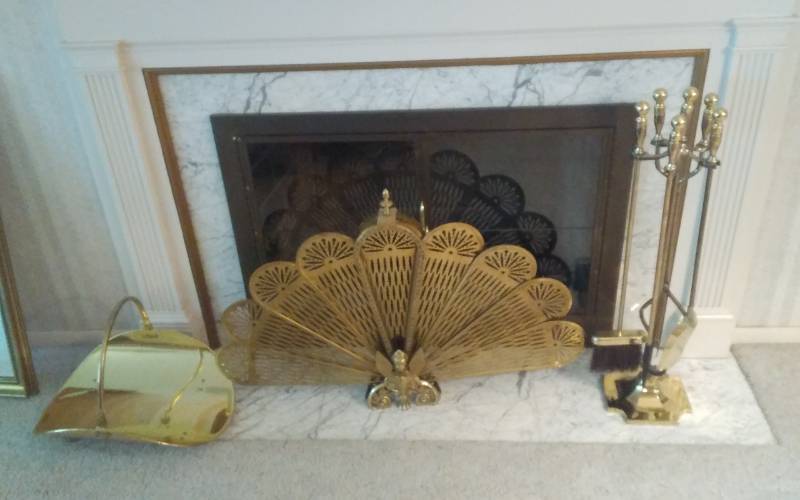 lot 89 image: Brass Fire Place Tool Set, Log Holder & Fan Screen