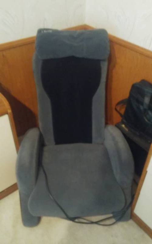 lot 113 image: I-Joy Vibrating Chair