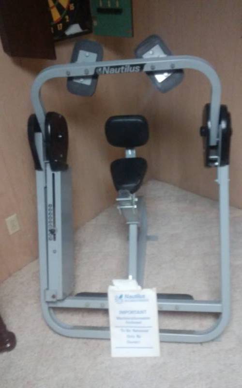 lot 121 image: Nautilus Stomach Exercising Machine
