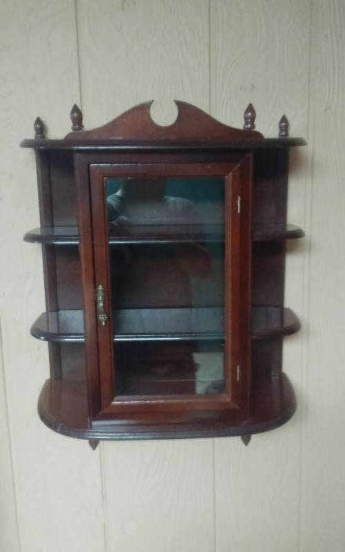 lot 130 image: Small Wall Curio Cabinet 18x22