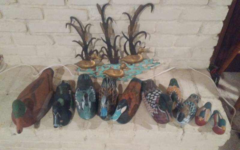 lot 135 image: Lot Of Decorative Decoy Ducks, 1-Metal Duck Wall Sculpture