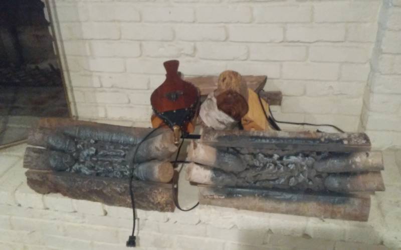 lot 136 image: 2-Electric Fireplace Logs, Other Log Rack, Bellows