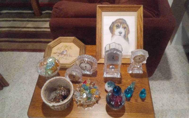 lot 143 image: Table Decor Blue Birds Of Happiness, Crystal Clock, Blown Glass Candy Pieces, PicturesPrints, Art Glass Paperweight