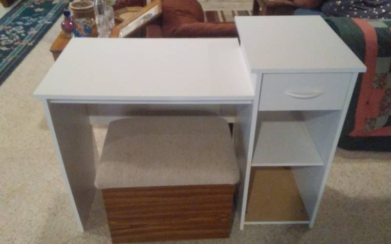 lot 144 image: White Sewing & Craft Desk With Storage Stool
