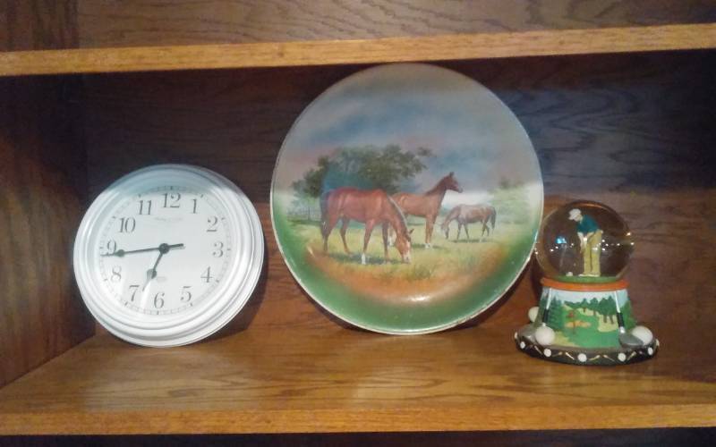 lot 154 image: Vintage Platter With Horses, Clock, Golfing Water Globe