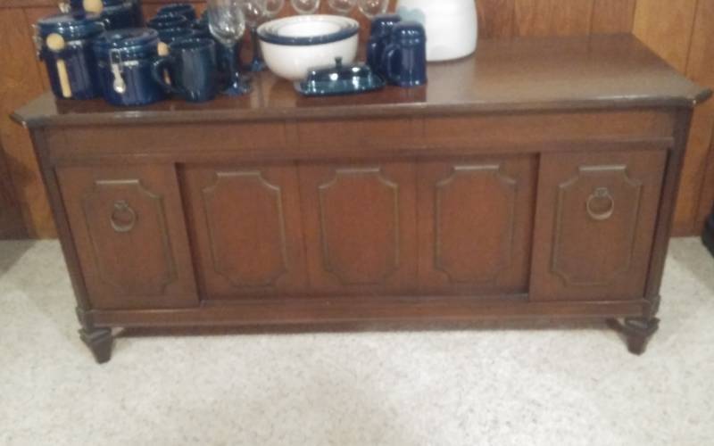 lot 168 image: Vintage Retro Console Stereo 55x19x26