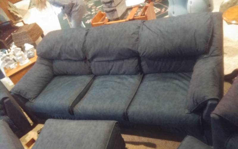 lot 176 image: Sofa, 2-Chairs, 3-Ottomans
