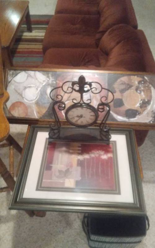 lot 177 image: Pictures & Clock