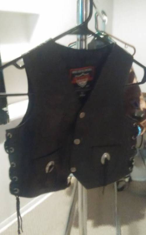 lot 181 image: Childs Vest Size XL