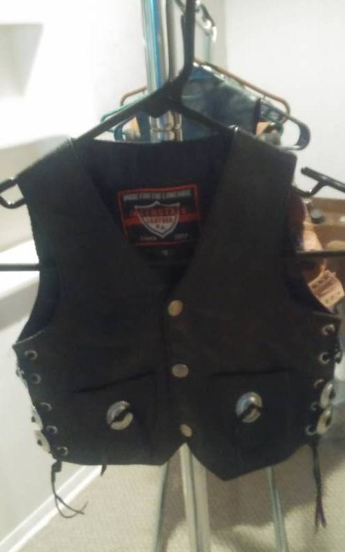 lot 182 image: Childs Vest Size S