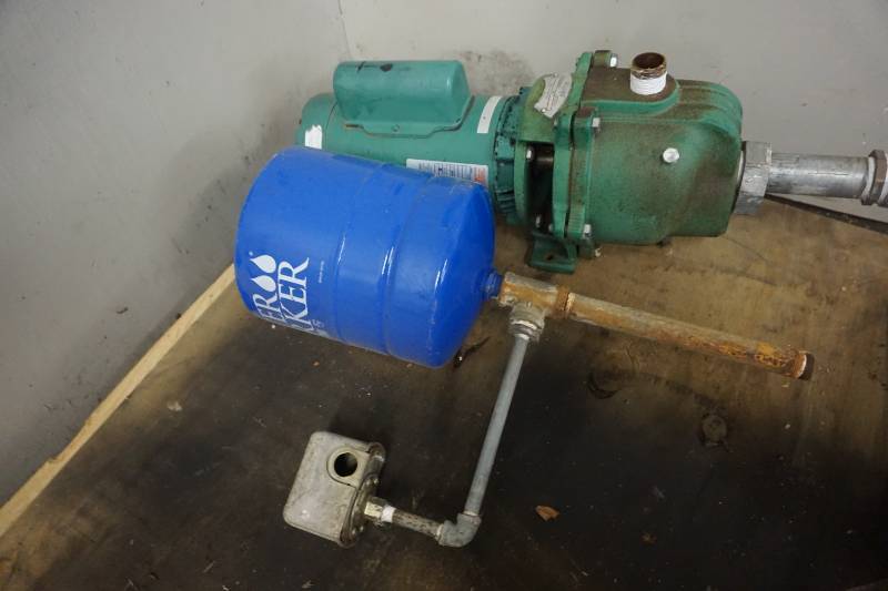 Meyers Model 2C200 Irrigation Pump With Expansion Tank & Pressure Switch