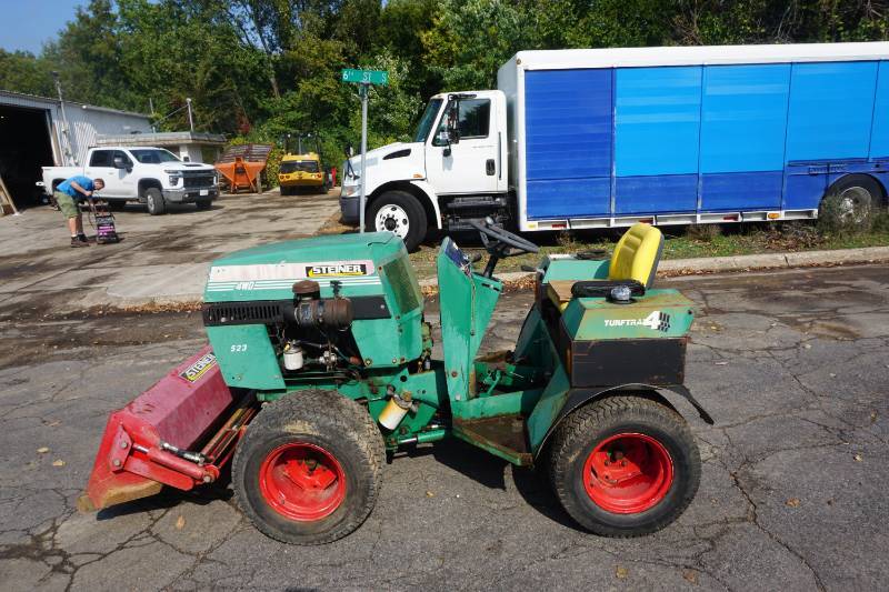 Steiner Turf Trac 4 Utility Tractor With Loader