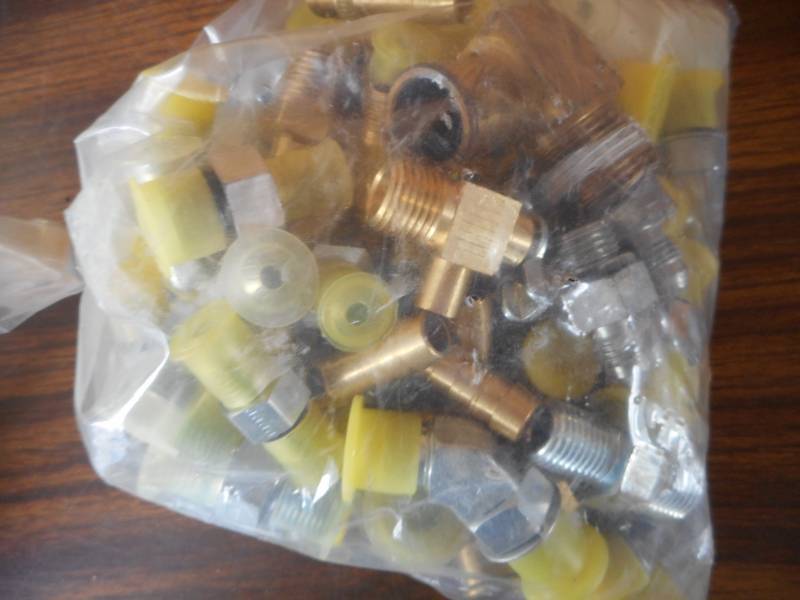 lot 16 image: HydraulicRadiator Fittings