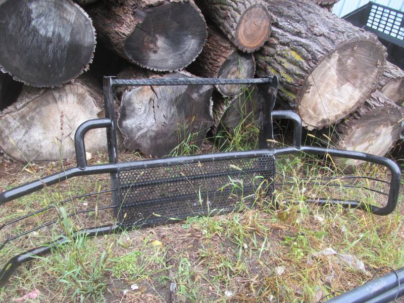 lot 3 image: universal brush guard